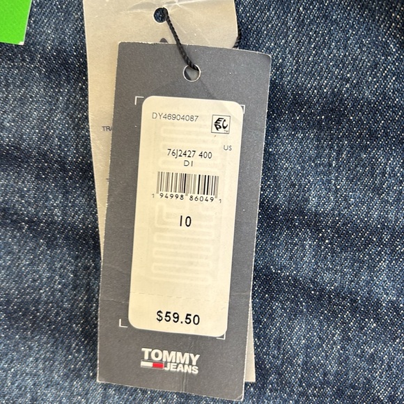 NWT Tommy Jeans Women's Stretch Mom‎ Short Size 10 Waist 30 - Picture 2 of 4